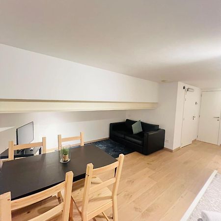 Oneluxstay Near Fashion District Антверпен Экстерьер фото