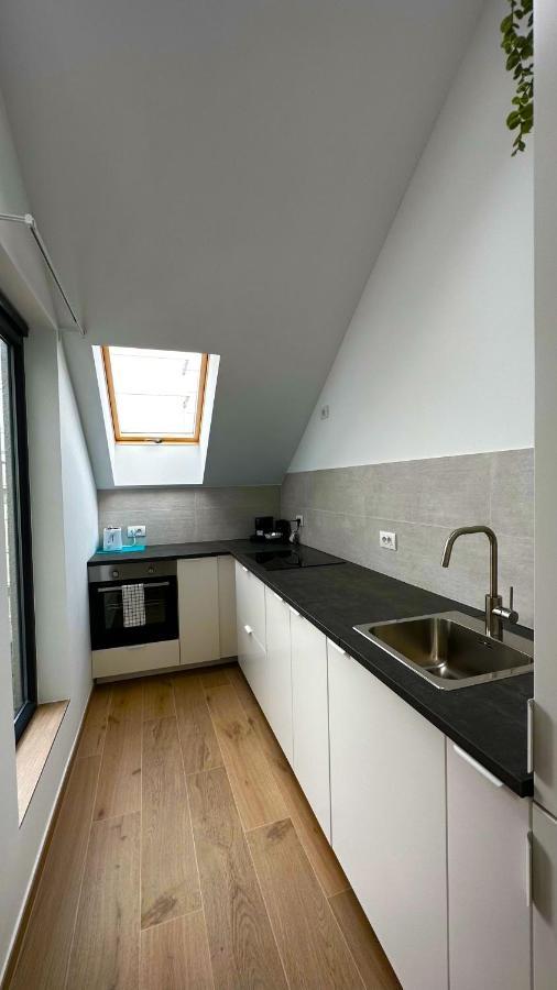 Oneluxstay Near Fashion District Антверпен Экстерьер фото