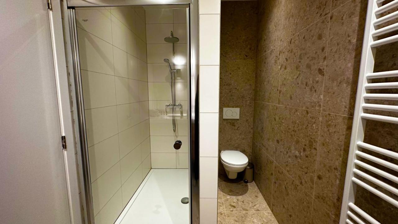 Oneluxstay Near Fashion District Антверпен Экстерьер фото