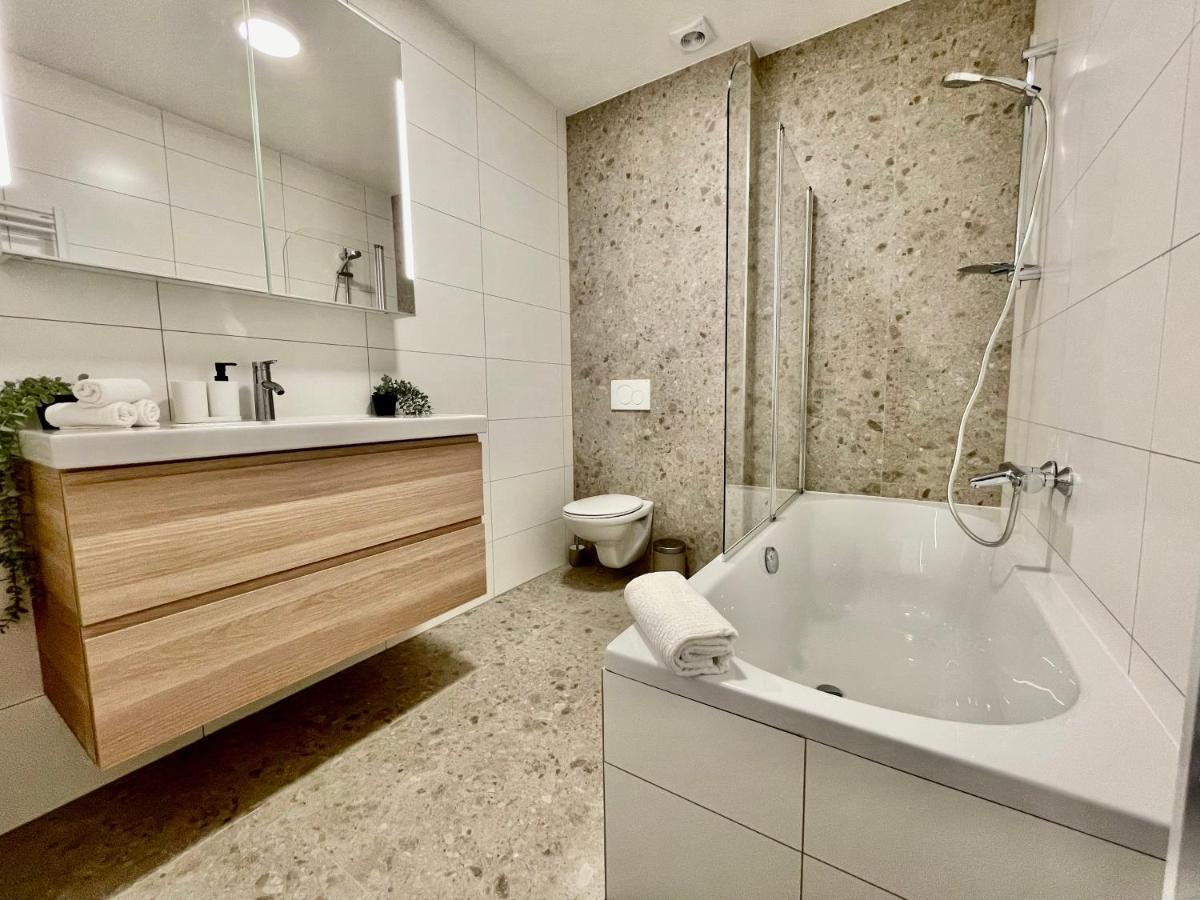 Oneluxstay Near Fashion District Антверпен Экстерьер фото