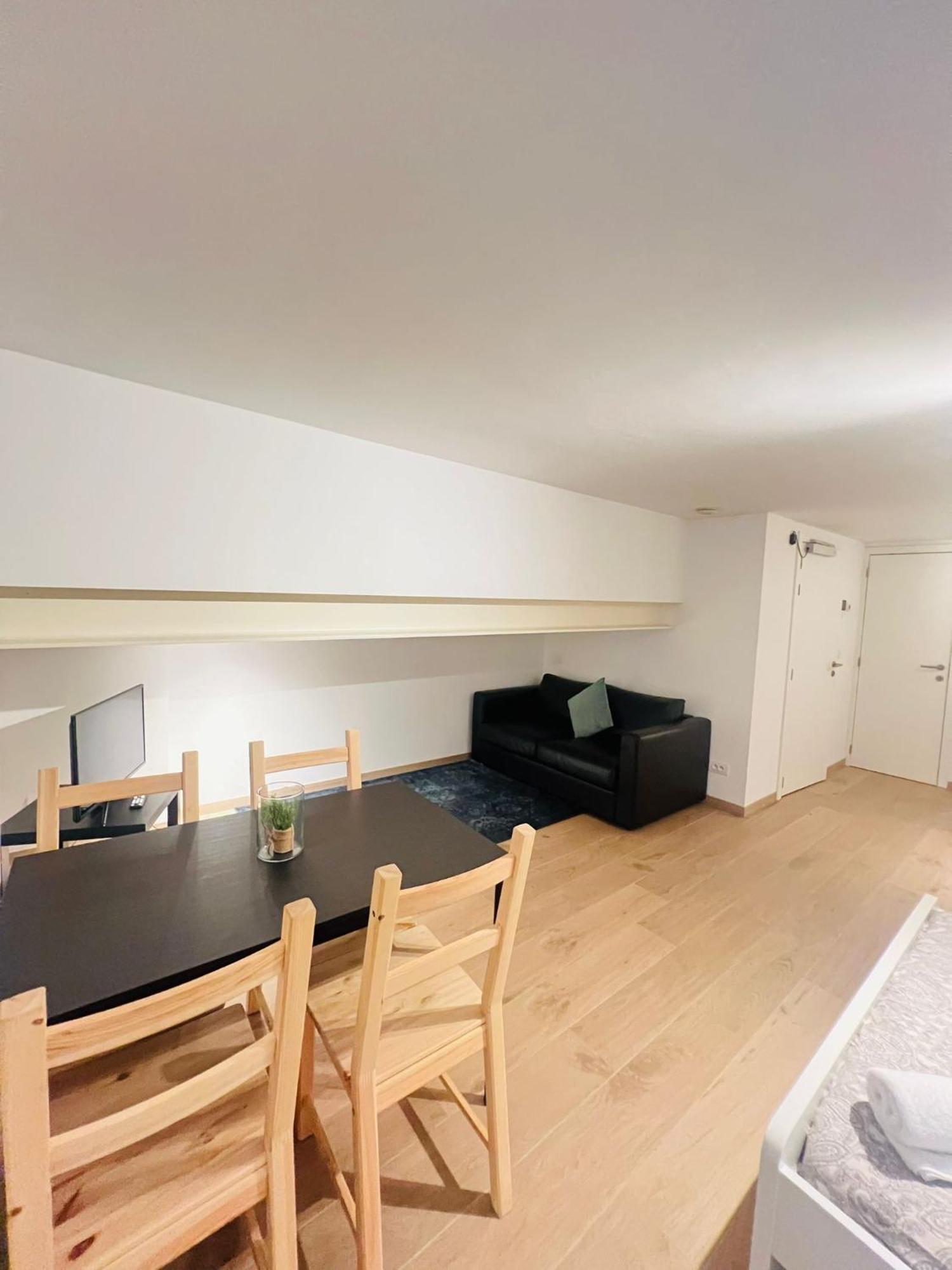 Oneluxstay Near Fashion District Антверпен Экстерьер фото