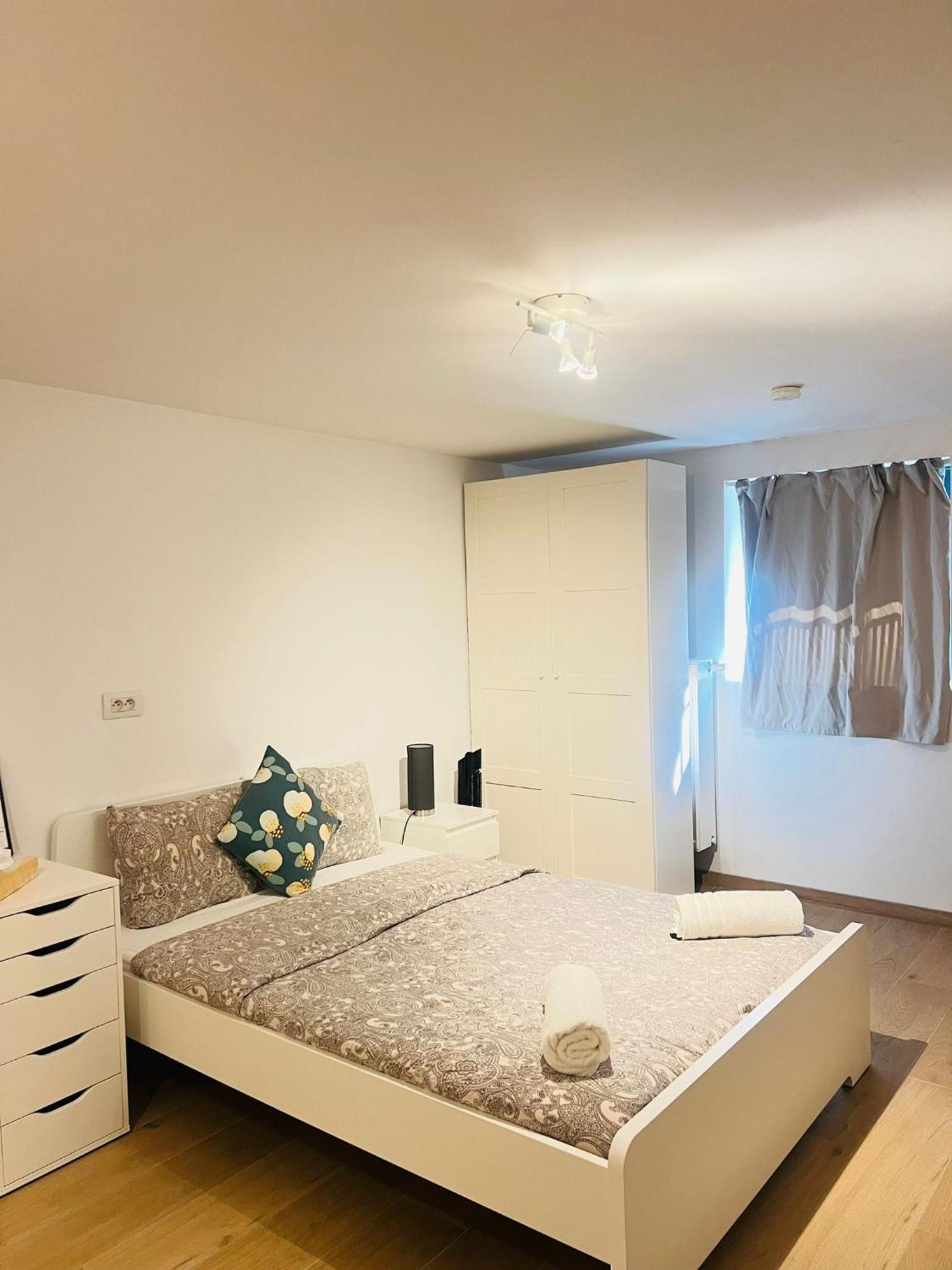 Oneluxstay Near Fashion District Антверпен Экстерьер фото