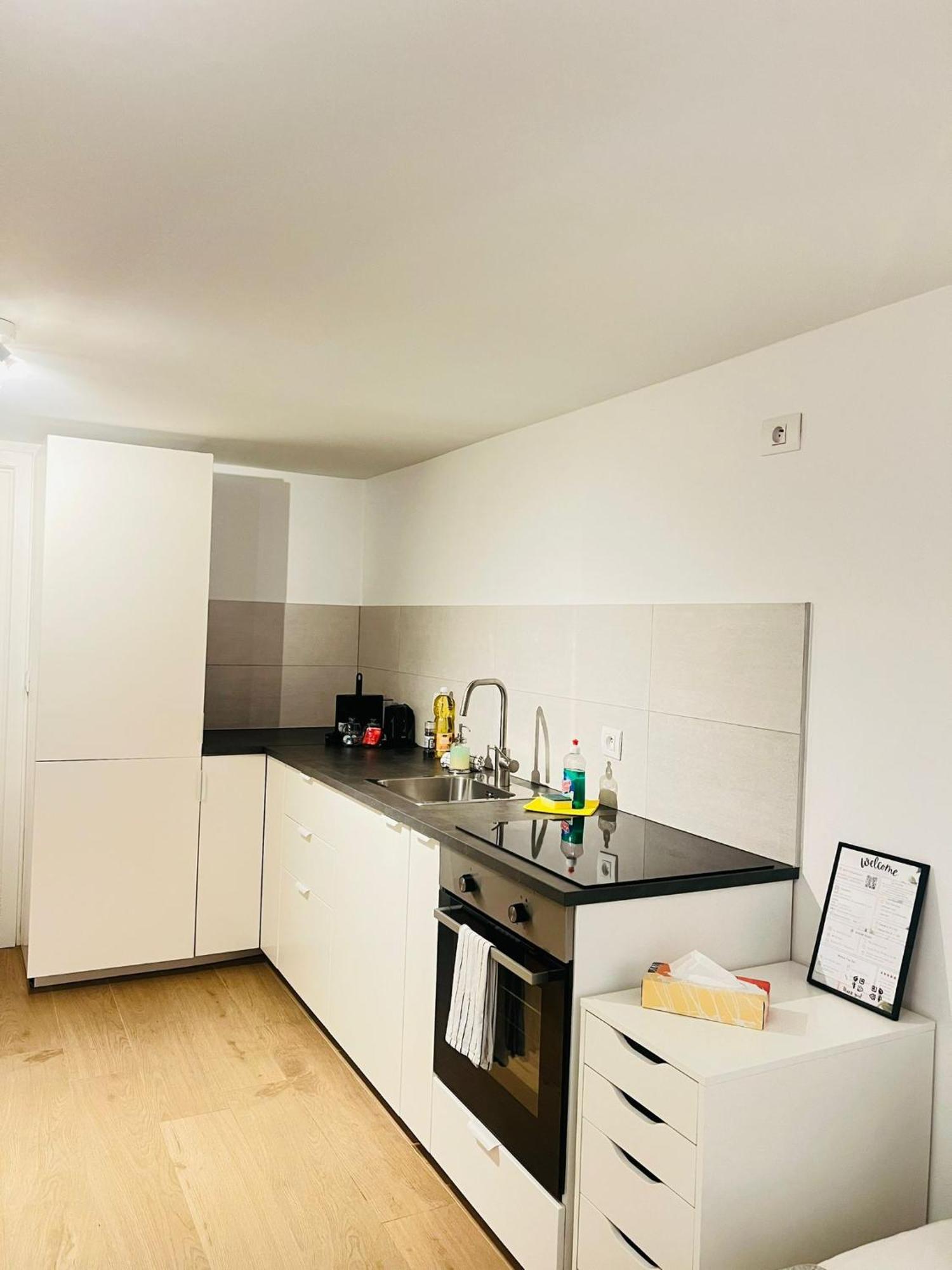 Oneluxstay Near Fashion District Антверпен Экстерьер фото