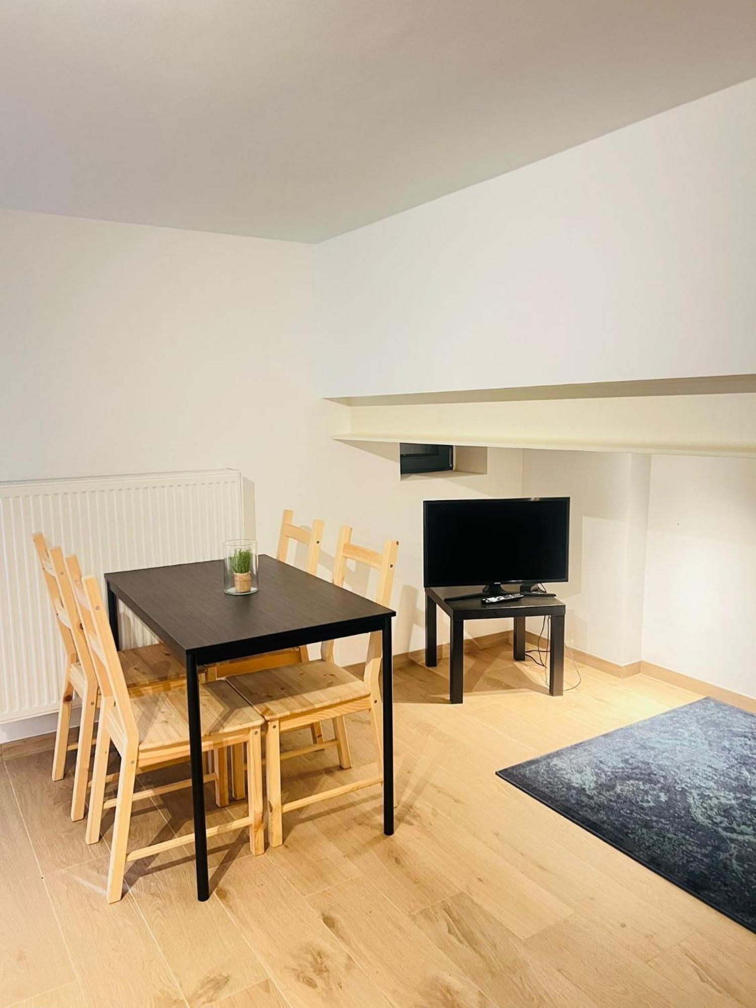 Oneluxstay Near Fashion District Антверпен Экстерьер фото