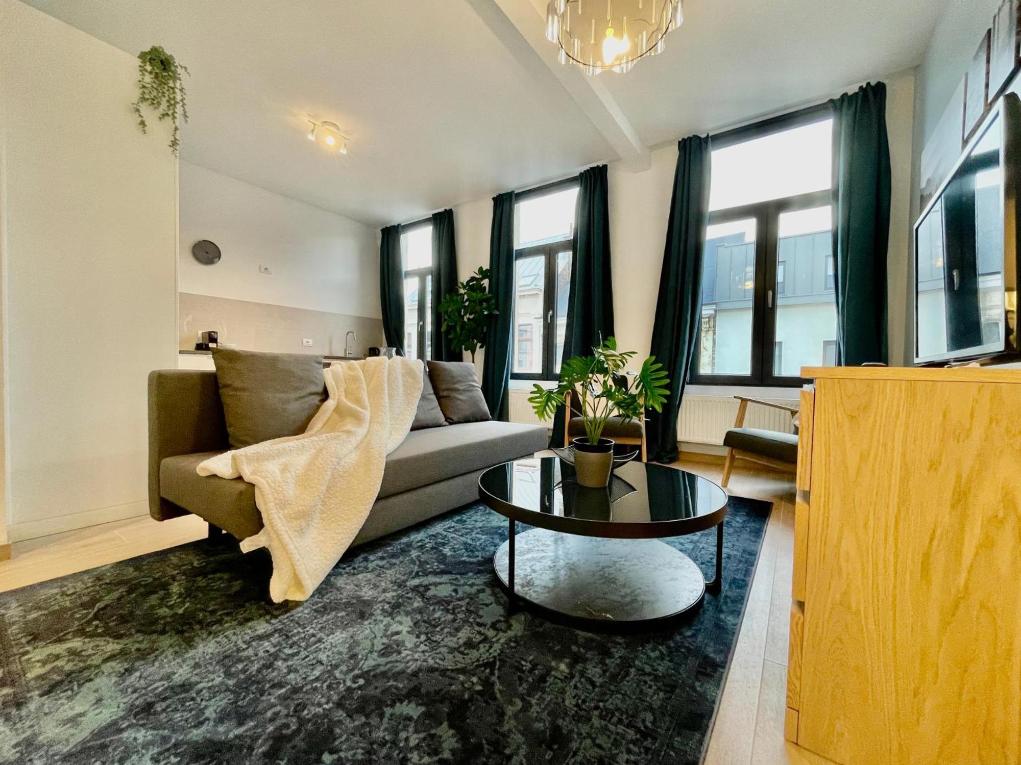 Oneluxstay Near Fashion District Антверпен Экстерьер фото